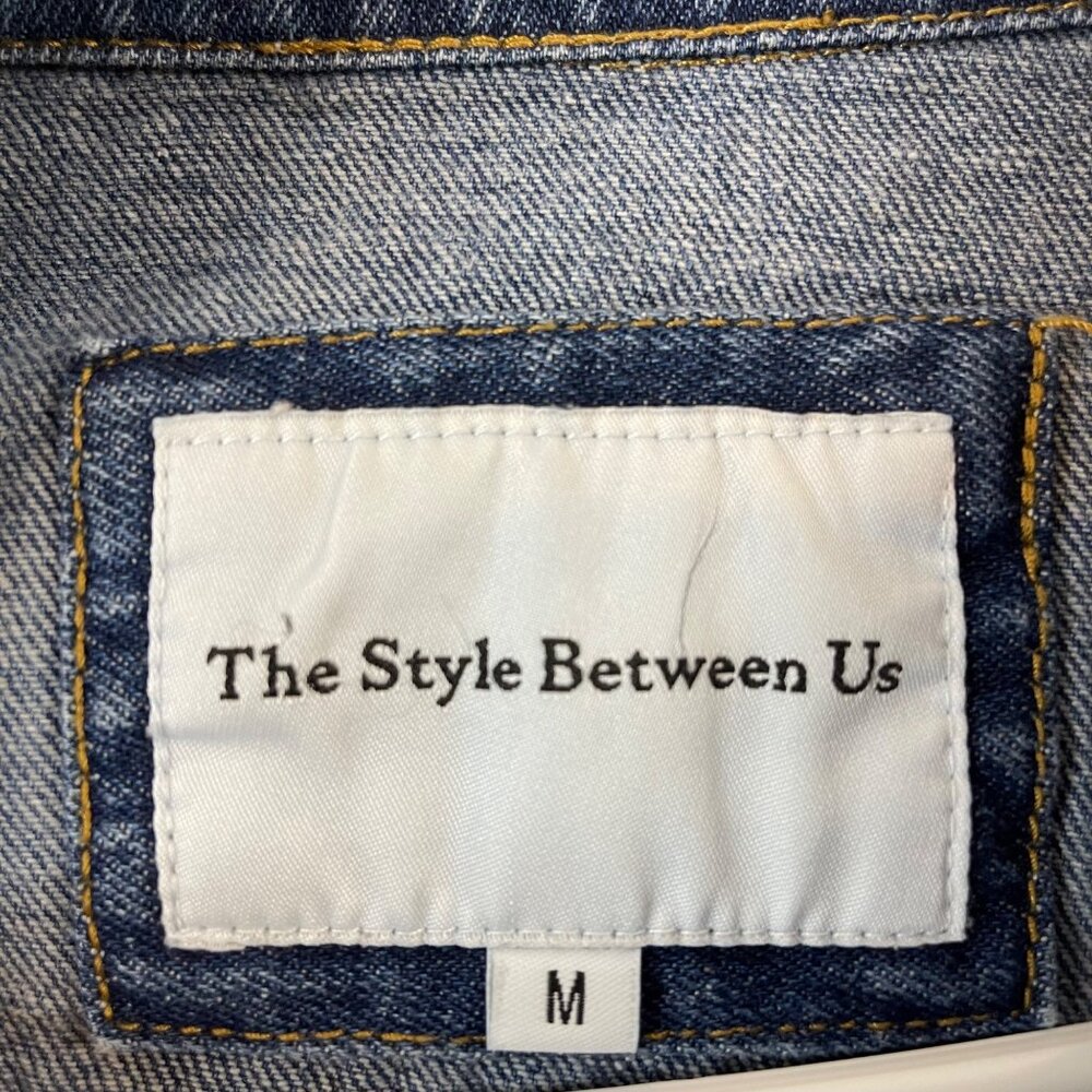 The Style Between Us Womens Medium Classic Blue Denim Jacket With Button Front - Picture 5 of 11